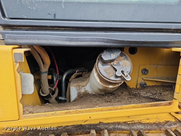 image for item MH9396 2015 Caterpillar 963D  track loader