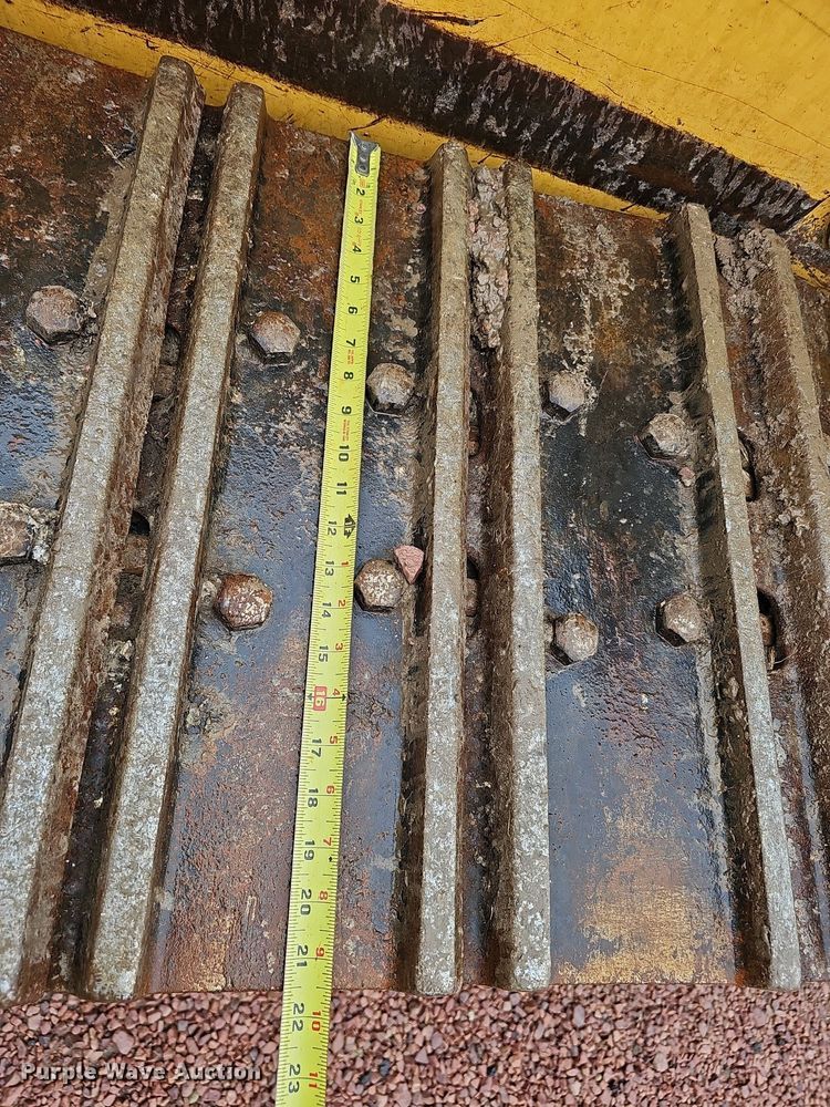 image for item MH9396 2015 Caterpillar 963D  track loader