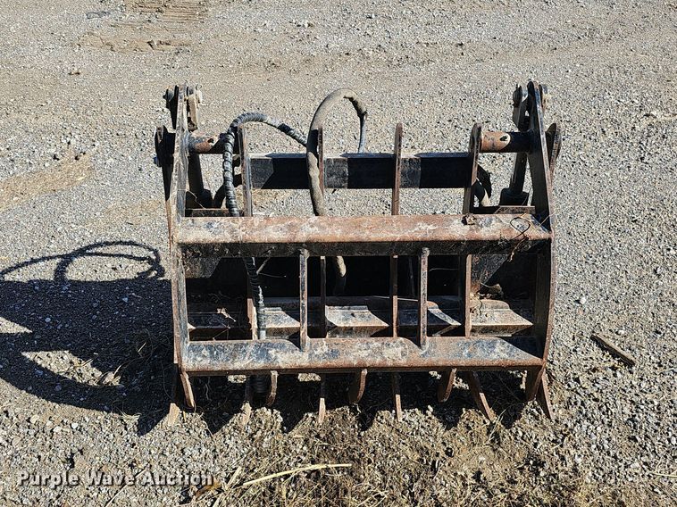 image for item MH9421 33"W compact utility loader root grapple bucket