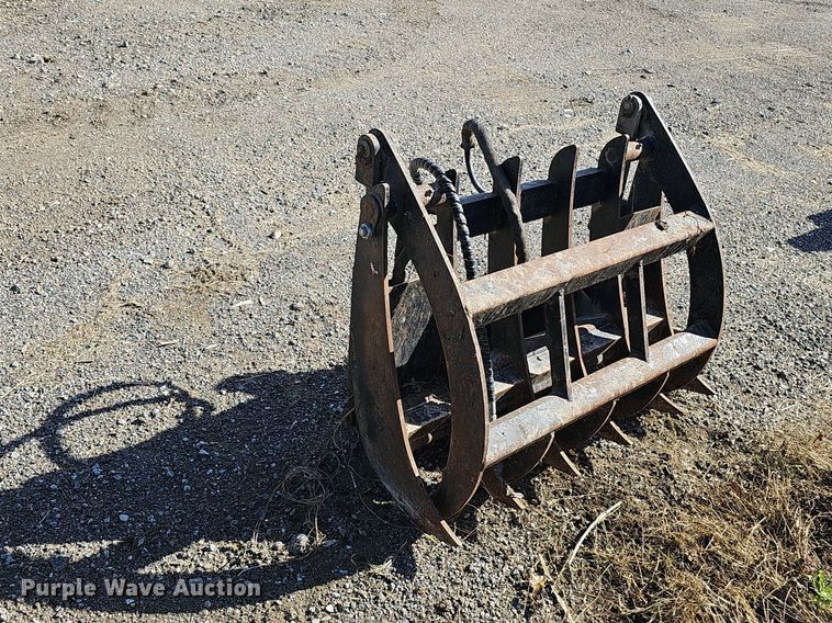 image for item MH9421 33"W compact utility loader root grapple bucket