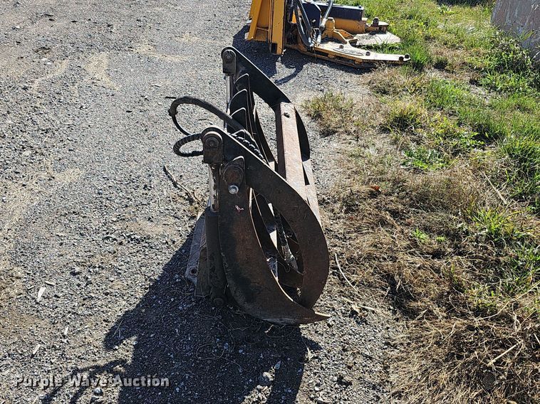 image for item MH9421 33"W compact utility loader root grapple bucket