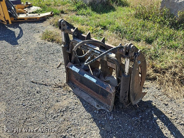 image for item MH9421 33"W compact utility loader root grapple bucket