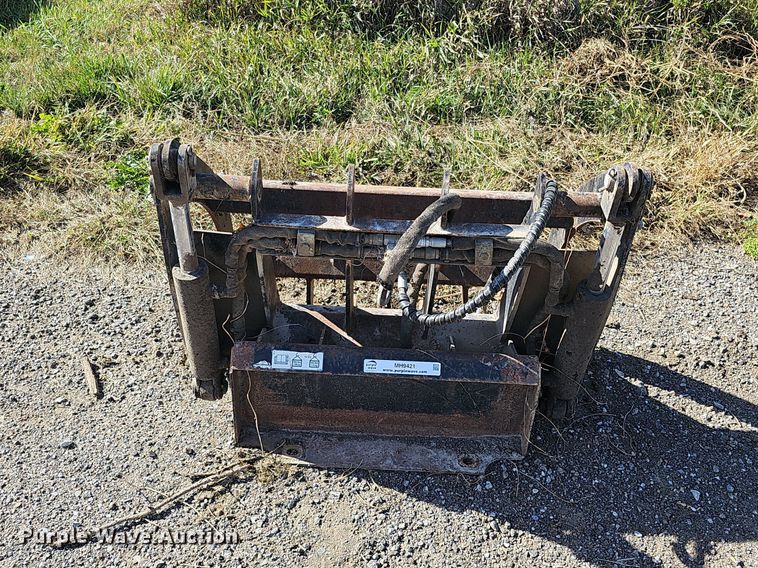 image for item MH9421 33"W compact utility loader root grapple bucket