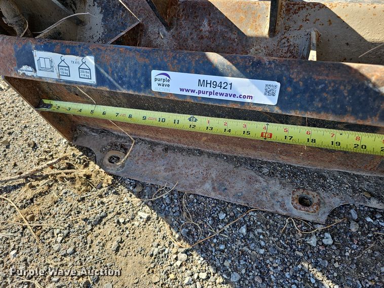 image for item MH9421 33"W compact utility loader root grapple bucket