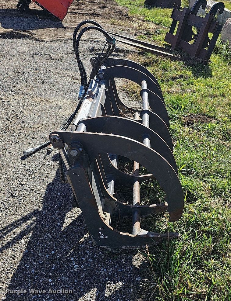 image for item MH9423 Bradco 109983  skid steer root grapple bucket