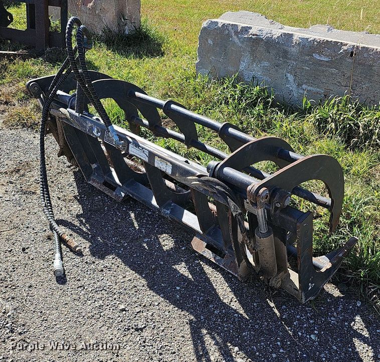 image for item MH9423 Bradco 109983  skid steer root grapple bucket