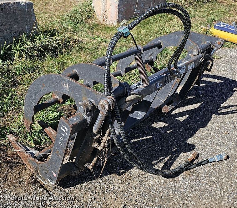 image for item MH9423 Bradco 109983  skid steer root grapple bucket