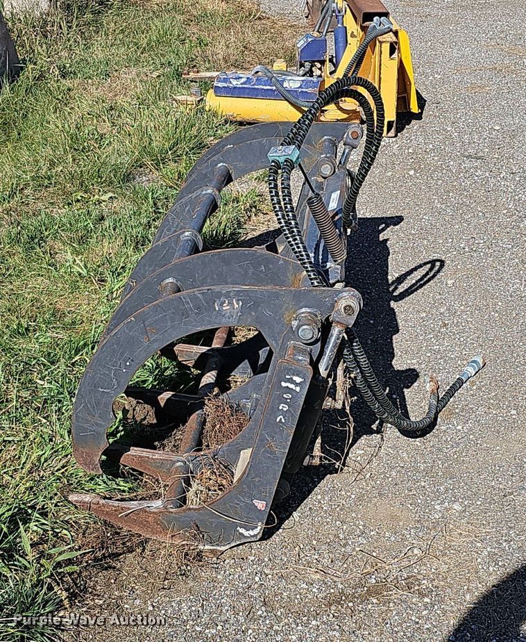 image for item MH9423 Bradco 109983  skid steer root grapple bucket