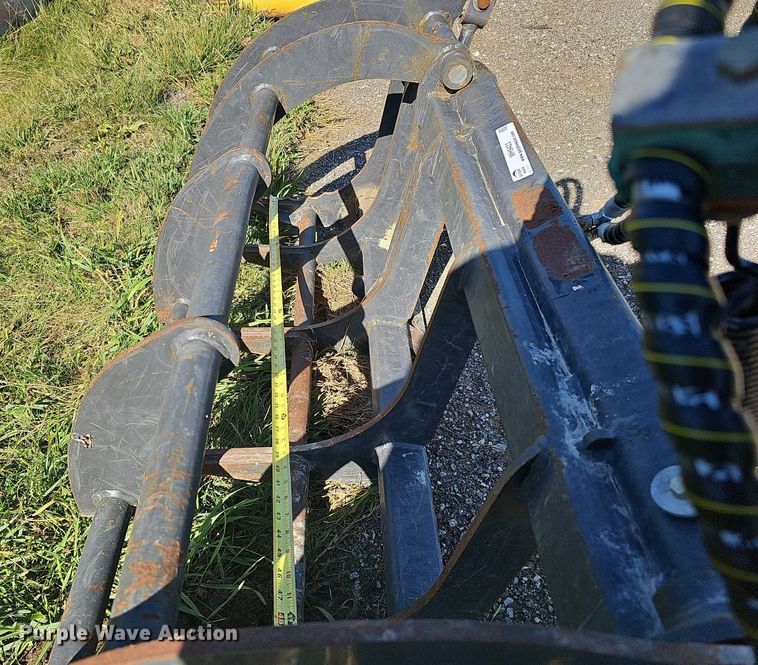 image for item MH9423 Bradco 109983  skid steer root grapple bucket