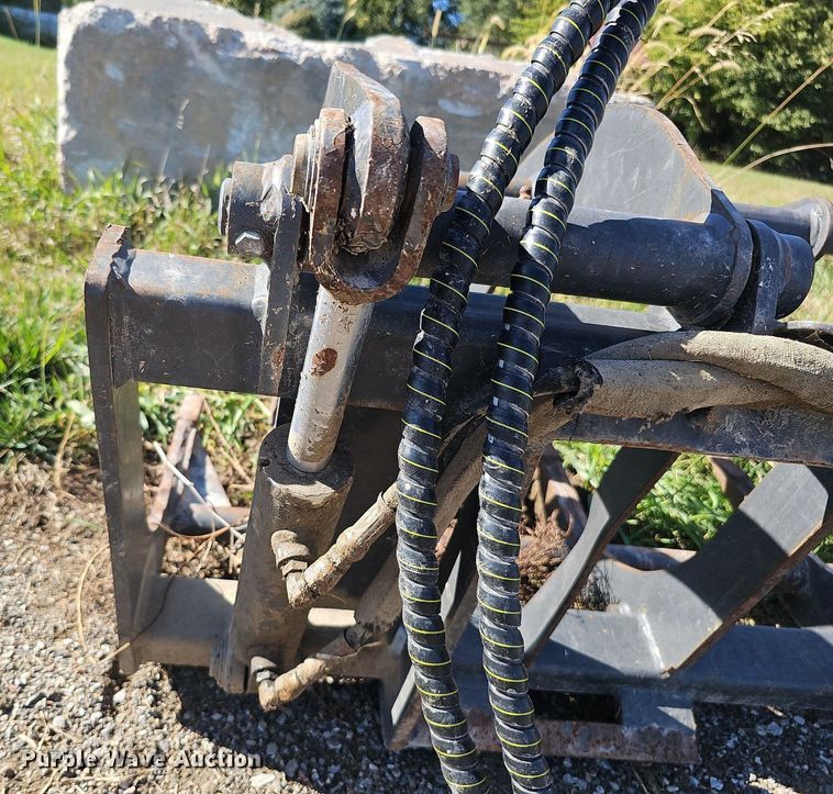 image for item MH9423 Bradco 109983  skid steer root grapple bucket