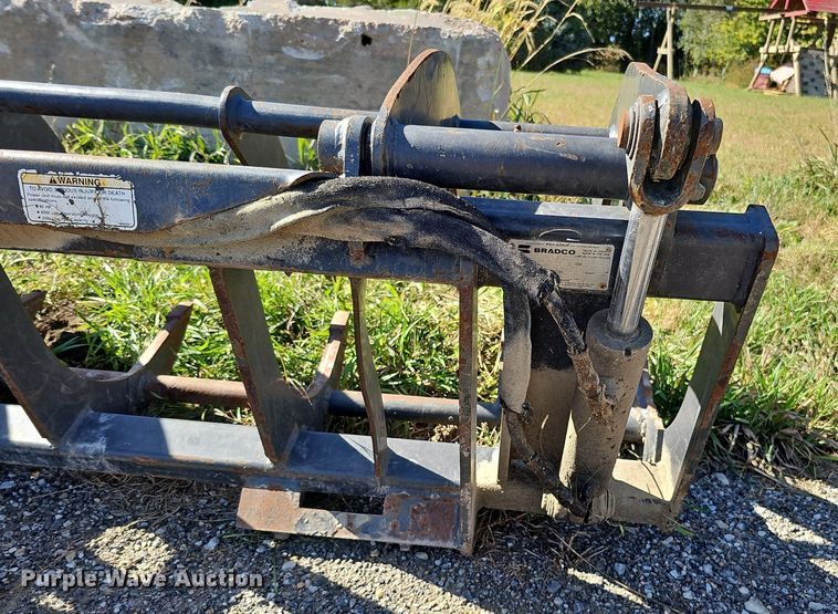 image for item MH9423 Bradco 109983  skid steer root grapple bucket