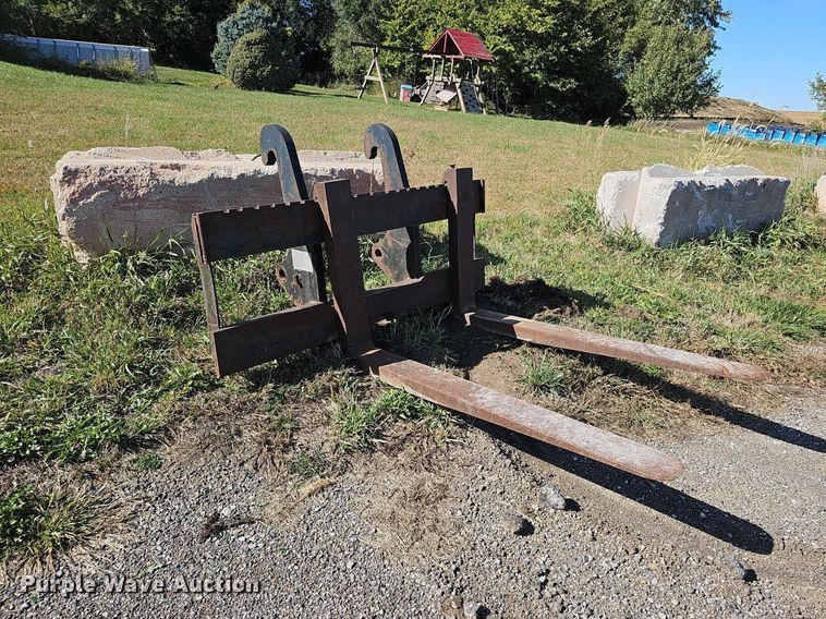 image for item MH9424 Caterpillar H64020014  wheel loader forks