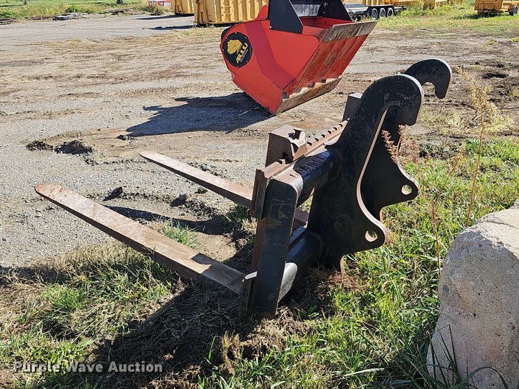 image for item MH9424 Caterpillar H64020014  wheel loader forks