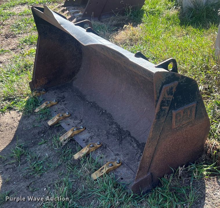 image for item MH9426 Caterpillar  70" W skid steer bucket