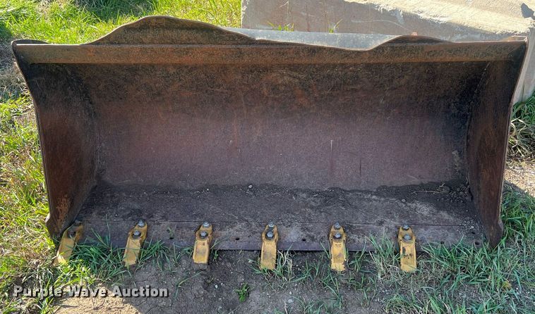 image for item MH9426 Caterpillar  70" W skid steer bucket