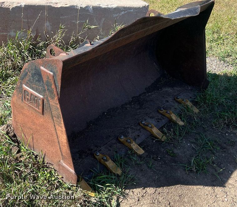 image for item MH9426 Caterpillar  70" W skid steer bucket
