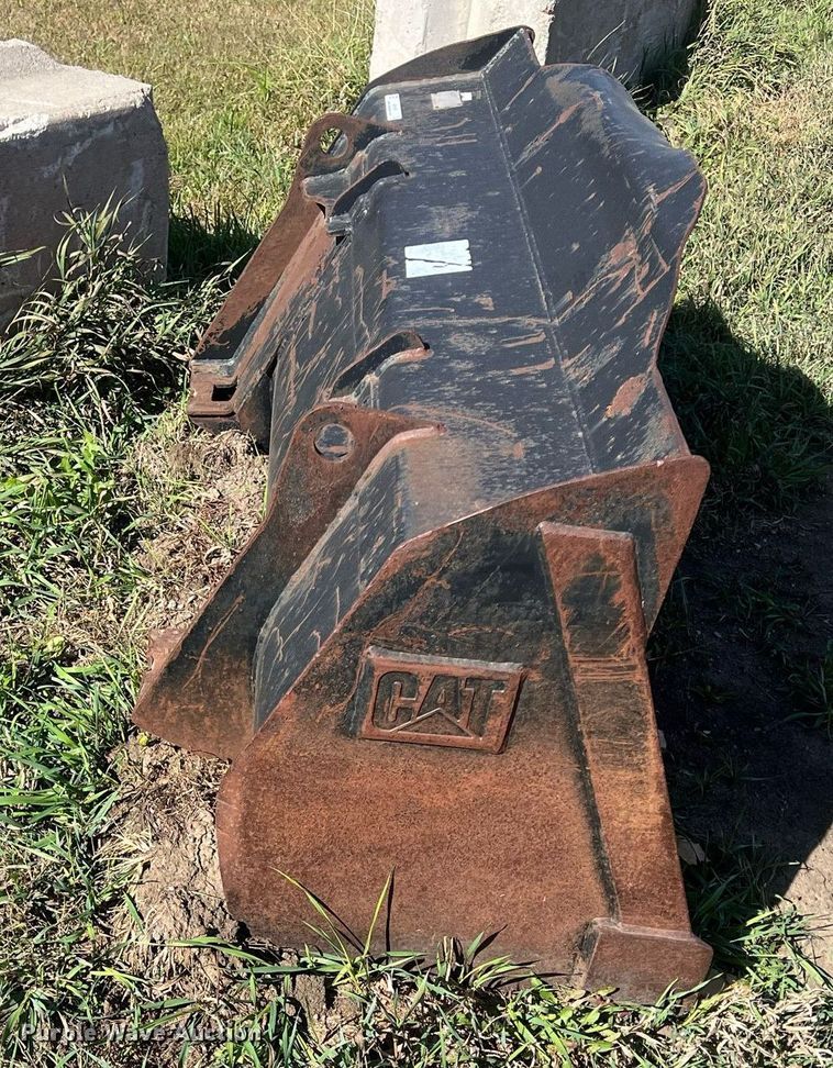 image for item MH9426 Caterpillar  70" W skid steer bucket
