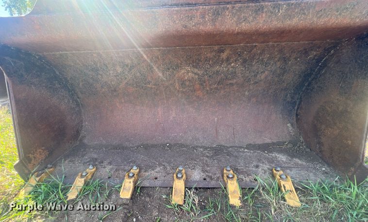 image for item MH9426 Caterpillar  70" W skid steer bucket