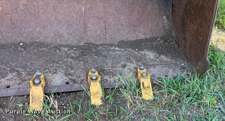 image for item MH9426 Caterpillar  70" W skid steer bucket
