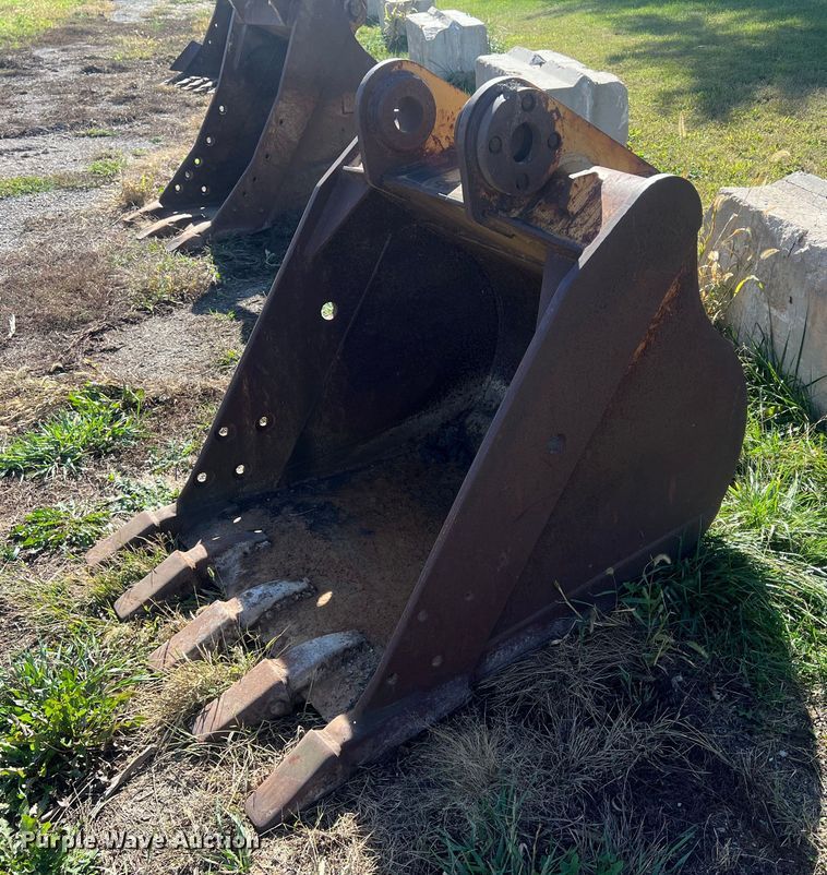 image for item MH9427 Caterpillar  42" W excavator bucket