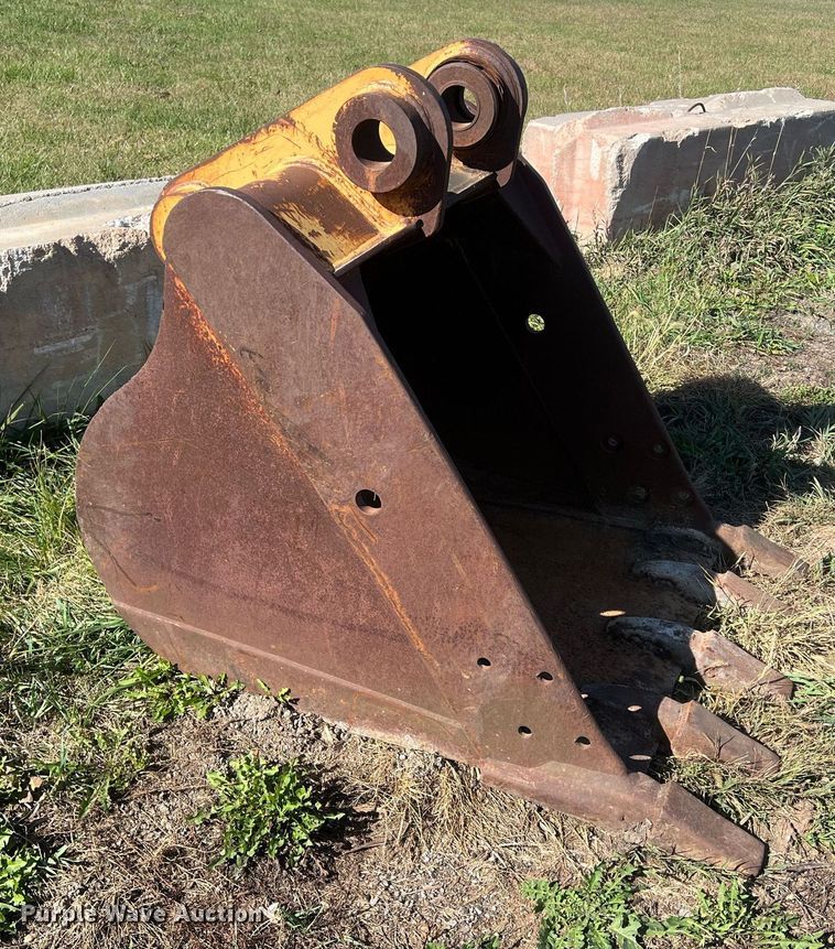 image for item MH9427 Caterpillar  42" W excavator bucket