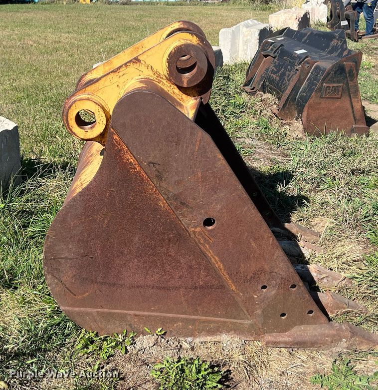 image for item MH9427 Caterpillar  42" W excavator bucket