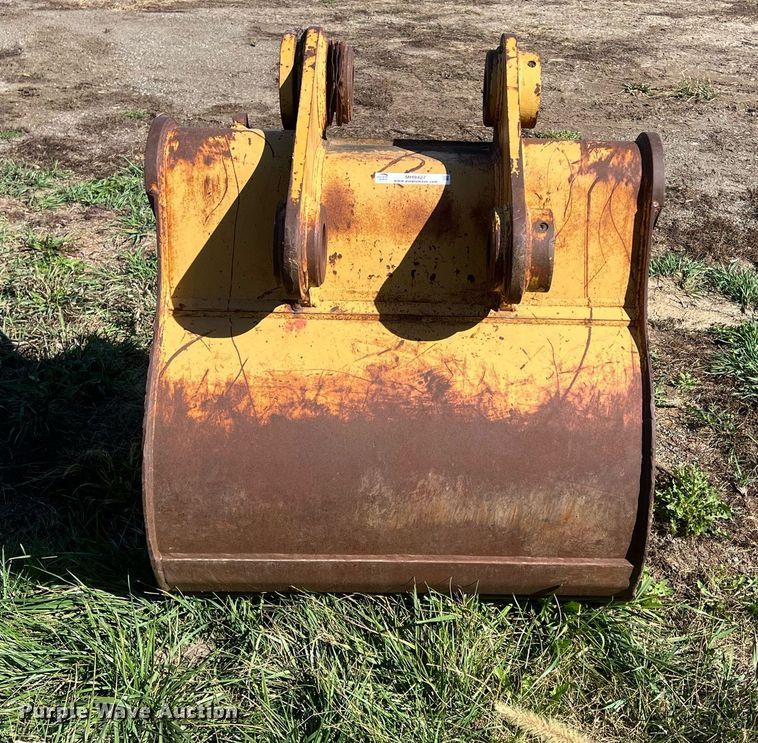 image for item MH9427 Caterpillar  42" W excavator bucket