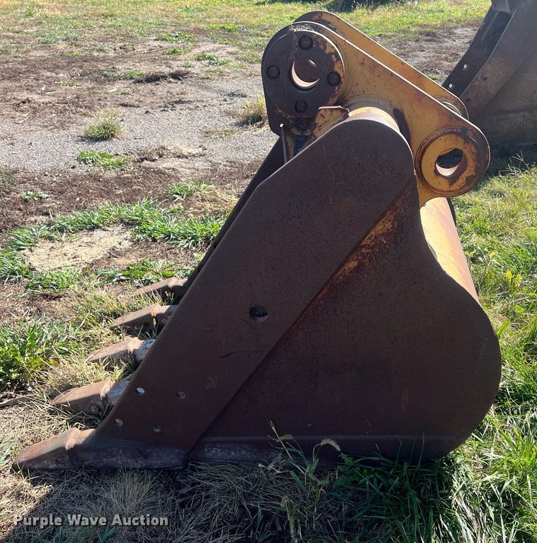 image for item MH9427 Caterpillar  42" W excavator bucket