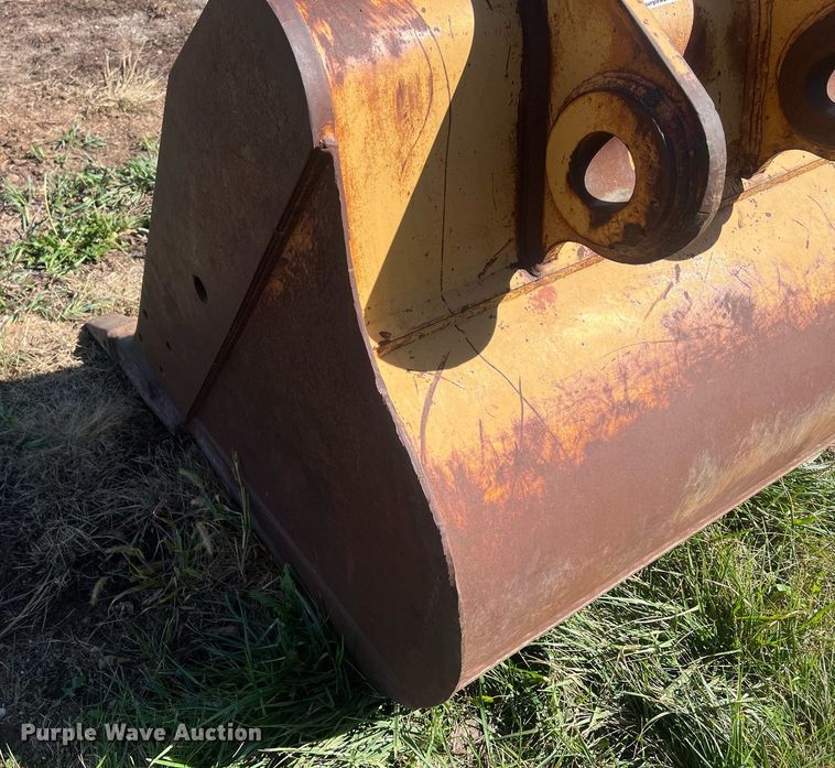 image for item MH9427 Caterpillar  42" W excavator bucket