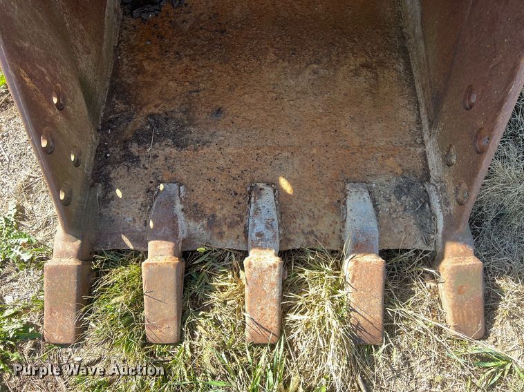 image for item MH9427 Caterpillar  42" W excavator bucket