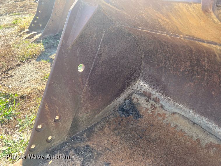image for item MH9427 Caterpillar  42" W excavator bucket