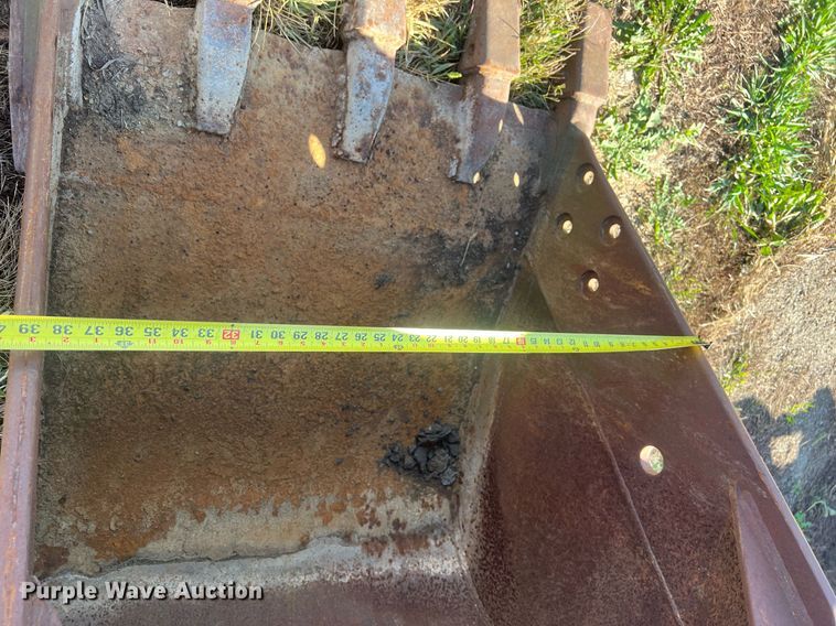 image for item MH9427 Caterpillar  42" W excavator bucket