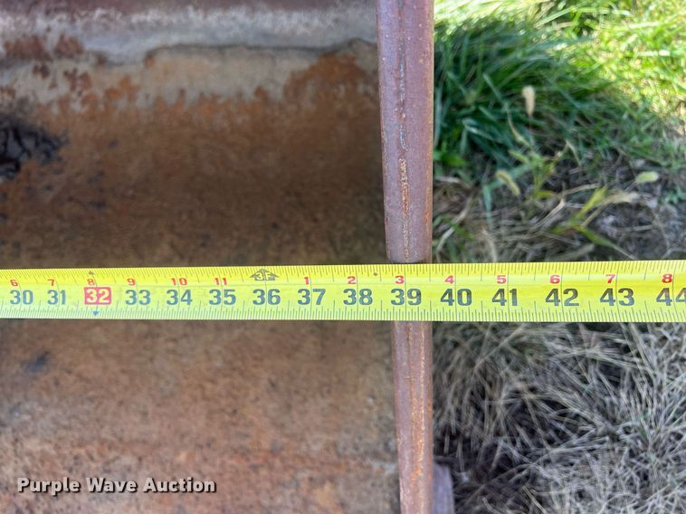 image for item MH9427 Caterpillar  42" W excavator bucket