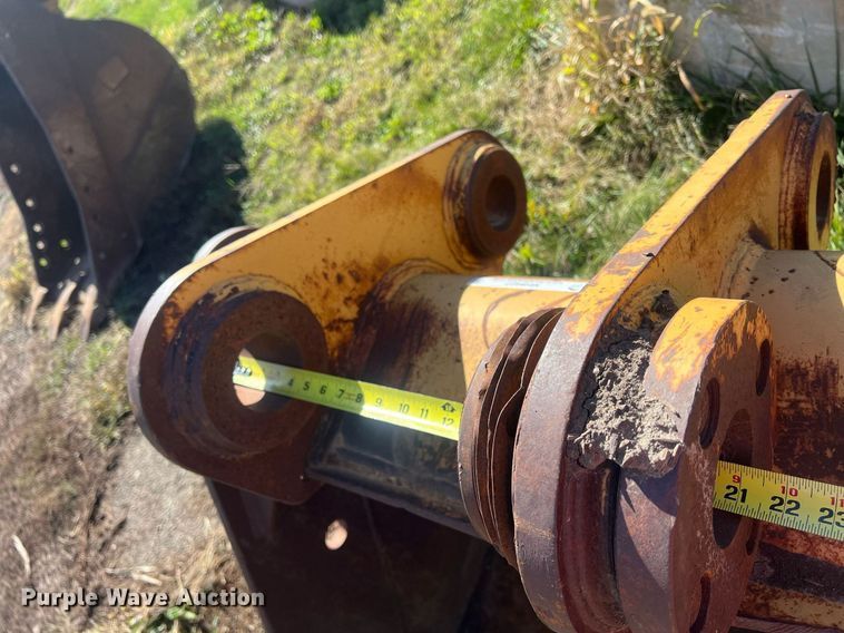 image for item MH9427 Caterpillar  42" W excavator bucket