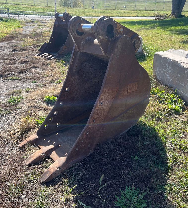 image for item MH9428 Caterpillar  30" W excavator bucket