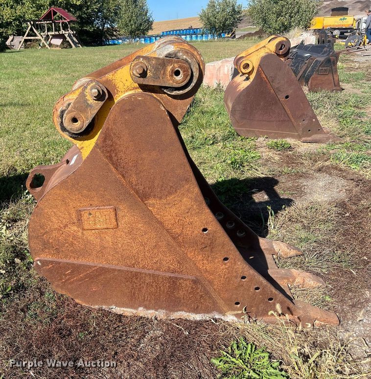 image for item MH9428 Caterpillar  30" W excavator bucket