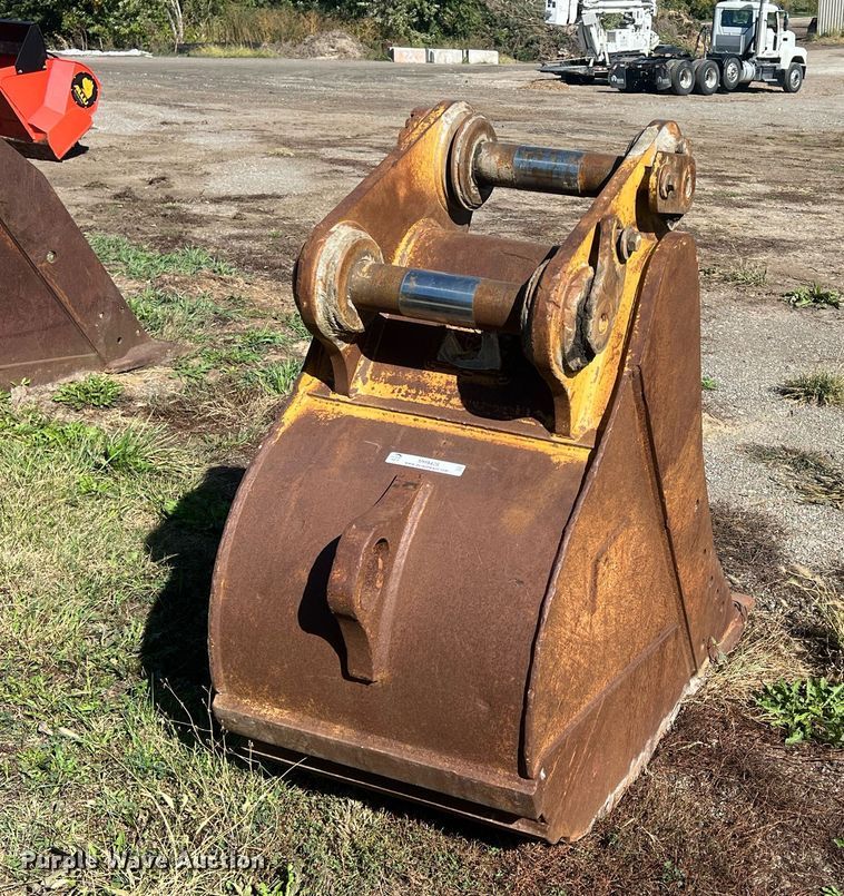 image for item MH9428 Caterpillar  30" W excavator bucket