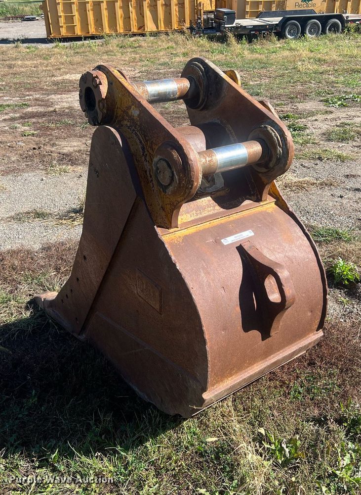 image for item MH9428 Caterpillar  30" W excavator bucket