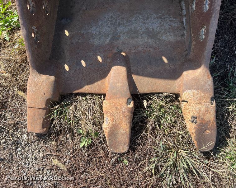 image for item MH9428 Caterpillar  30" W excavator bucket