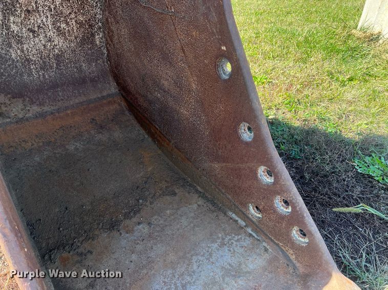 image for item MH9428 Caterpillar  30" W excavator bucket