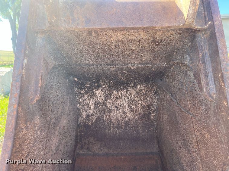 image for item MH9428 Caterpillar  30" W excavator bucket