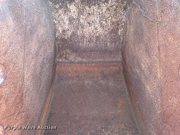 image for item MH9428 Caterpillar  30" W excavator bucket