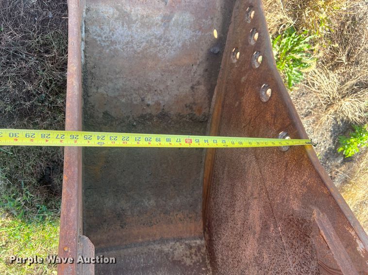 image for item MH9428 Caterpillar  30" W excavator bucket