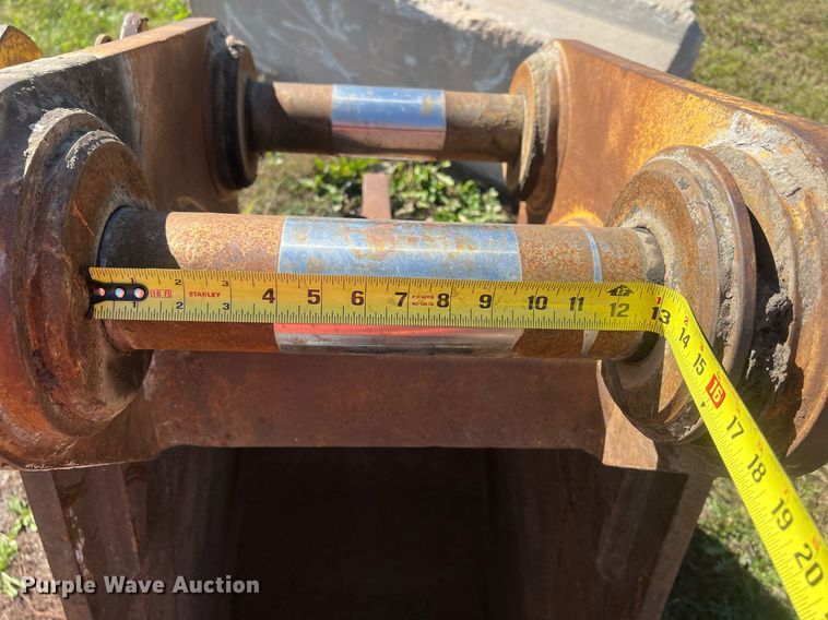 image for item MH9428 Caterpillar  30" W excavator bucket