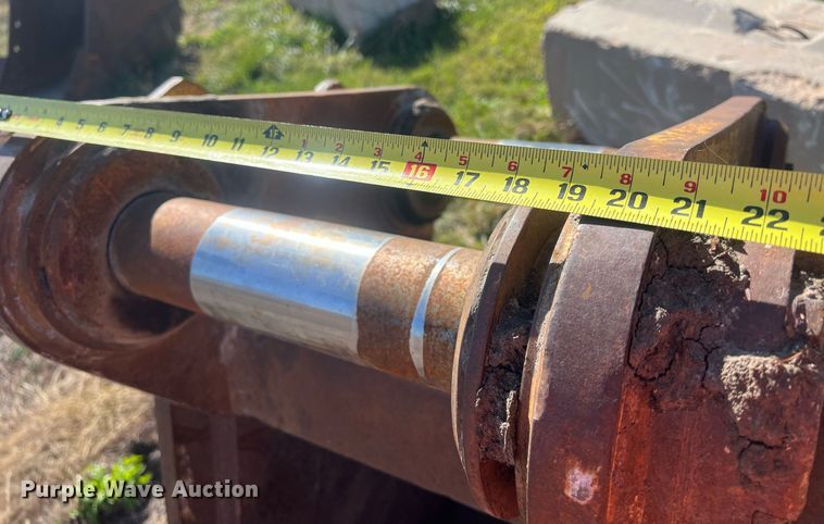 image for item MH9428 Caterpillar  30" W excavator bucket