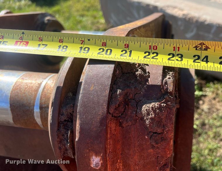 image for item MH9428 Caterpillar  30" W excavator bucket