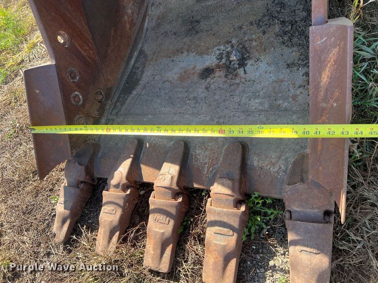 image for item MH9429 Caterpillar  42" W excavator bucket