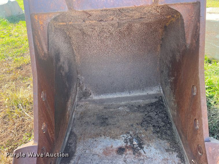 image for item MH9429 Caterpillar  42" W excavator bucket