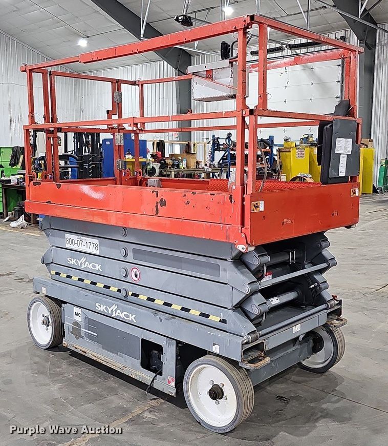 image for item MH9478 2016 Skyjack 4626  scissor lift