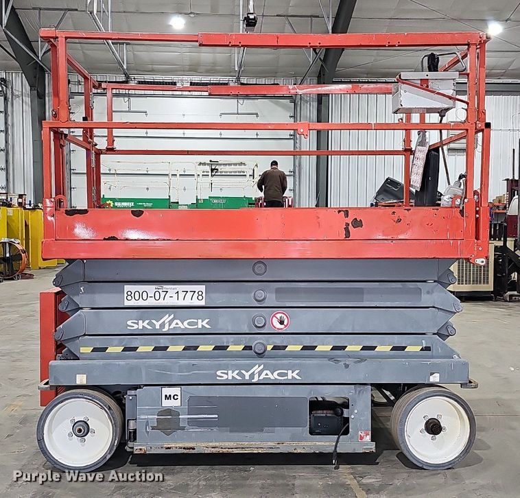 image for item MH9478 2016 Skyjack 4626  scissor lift
